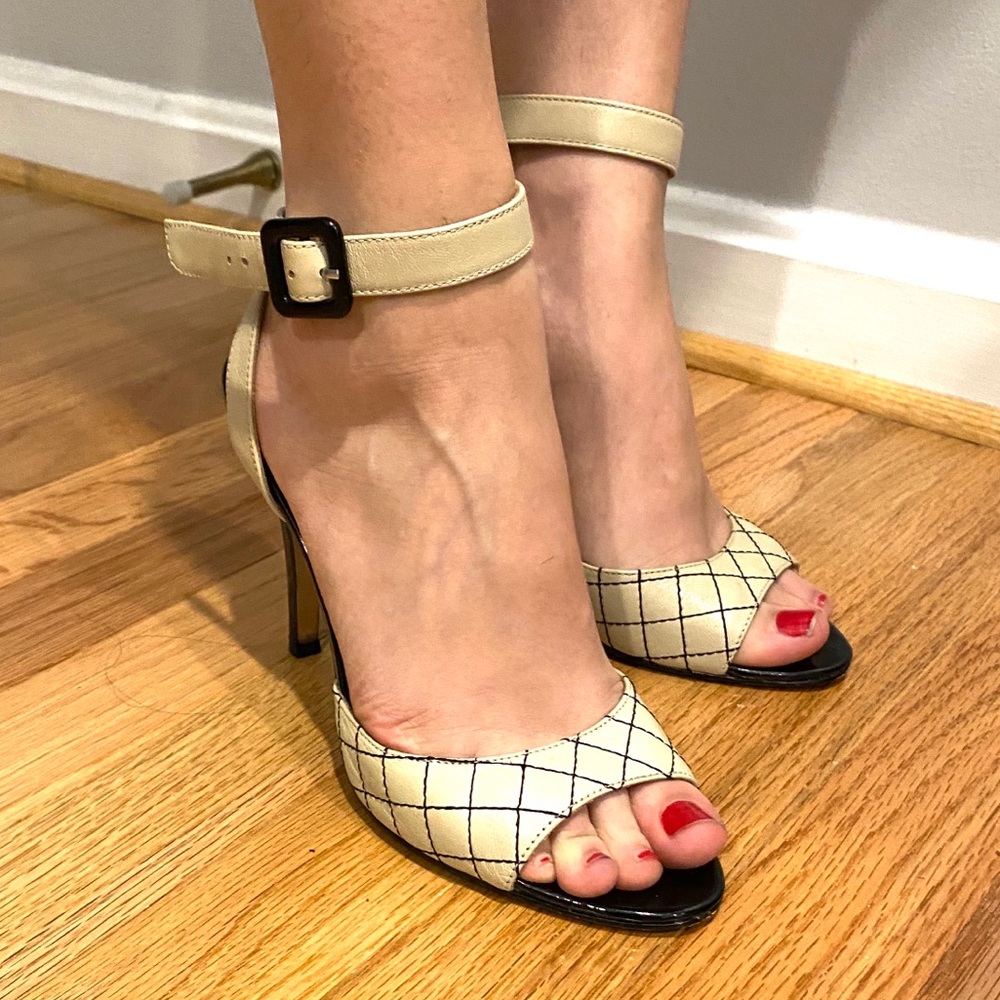 Johnston and Murphy Cream White Open Toe Heels 6